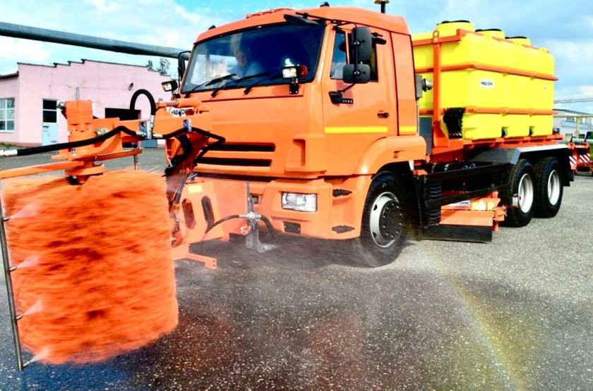 КАМАЗ 65115 поливомоечная машина КДМ