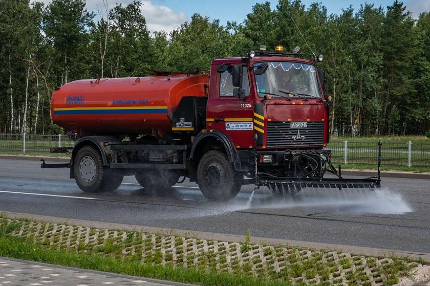 Поливомоечная машина МАЗ