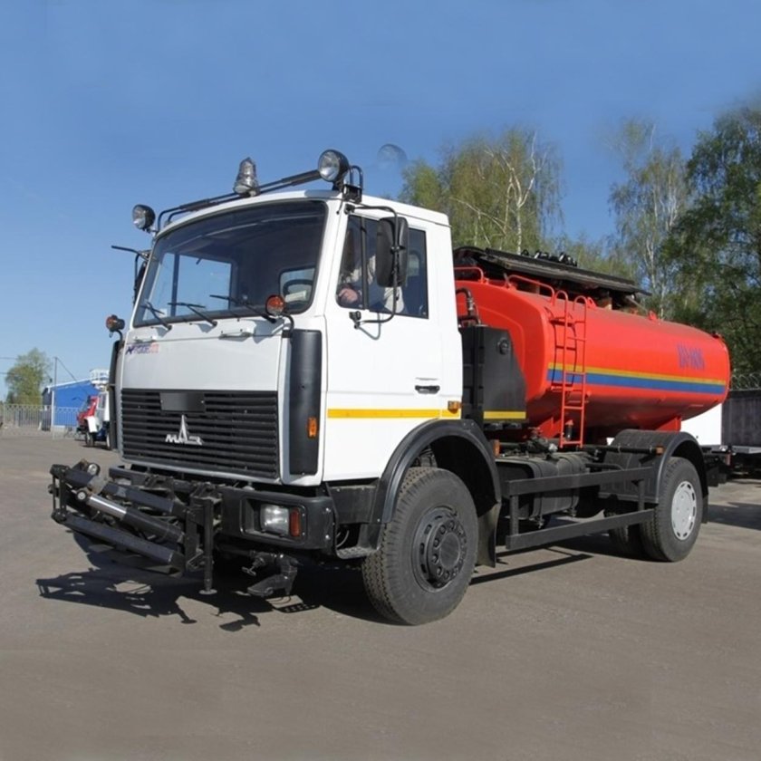 Поливалка МАЗ ко 806