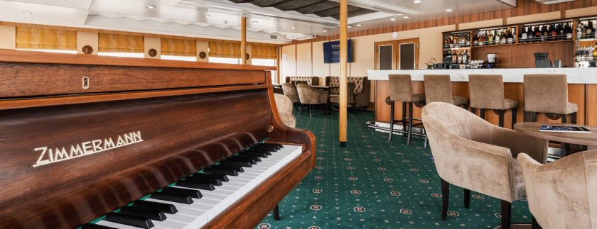 Теплоход Кронштадт водоход