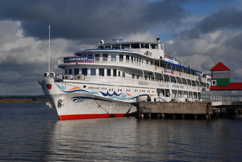 Теплоход Александр Бенуа