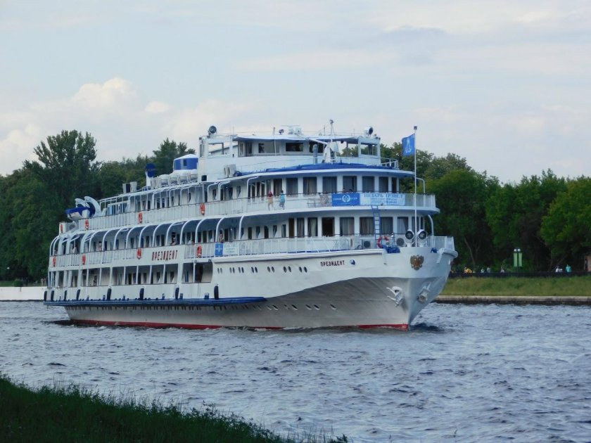 Теплоход по волге