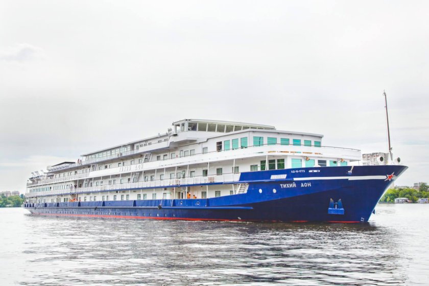 Круизный теплоход тихий Дон