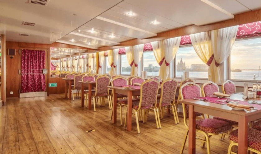 Теплоход-пансионат «Александр Радищев»