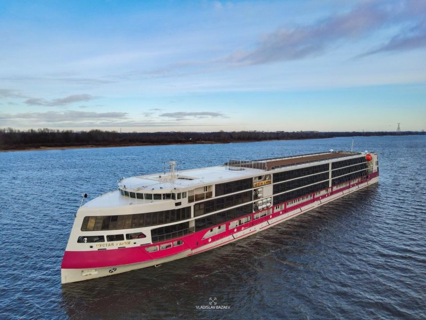 Мустай Карим теплоход