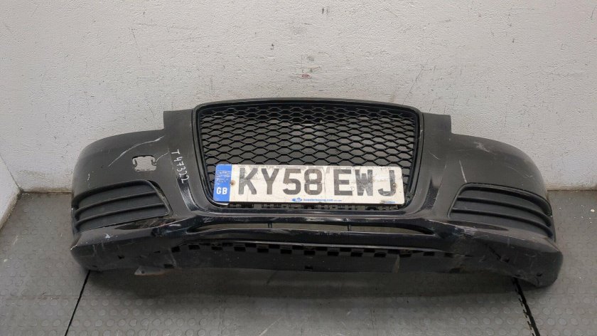 Передний бампер в сборе