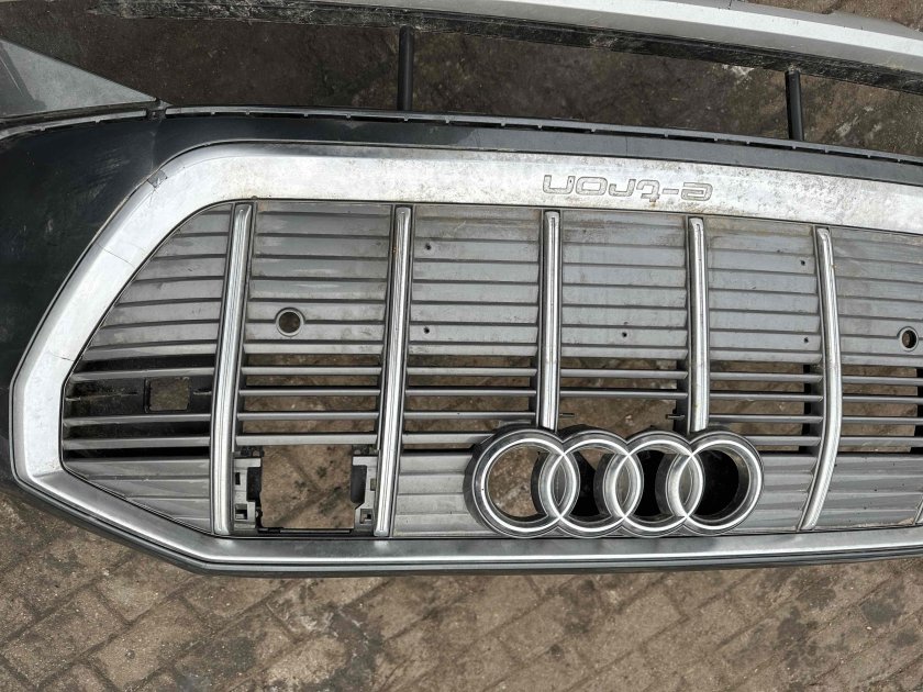 Вентиляция в багажнике Ауди 100 44 в бампере