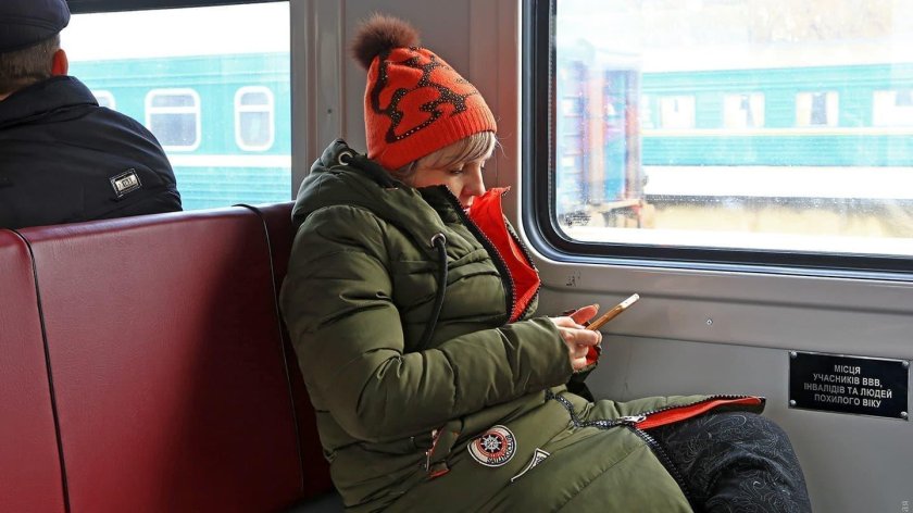 Весна в электричке катается