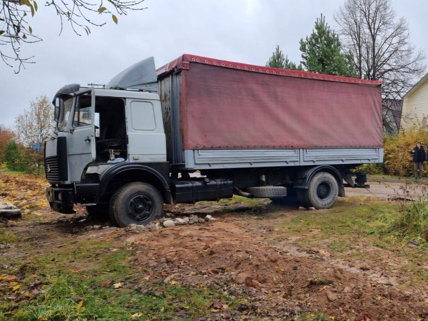 Бортовой грузовик маз 5336