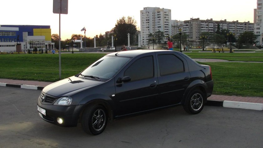 Renault Logan 1 тонированный