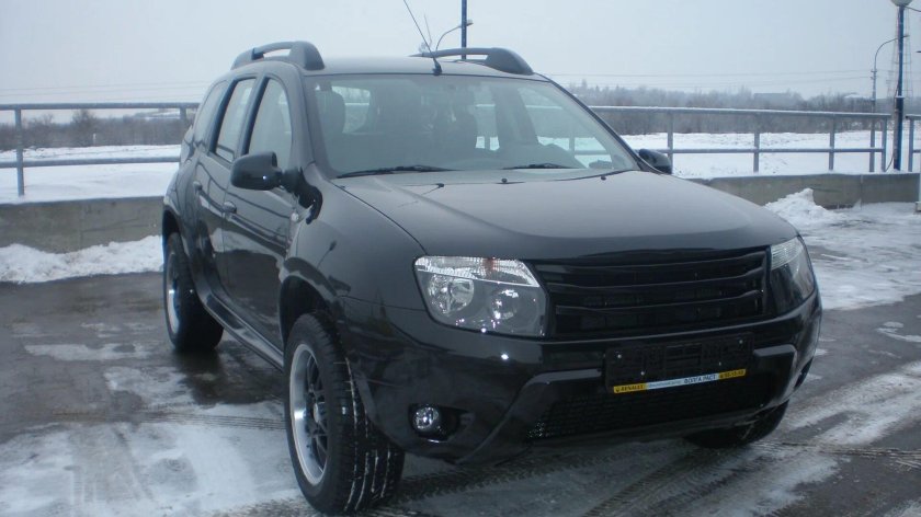 Рено Дастер черный тонированный