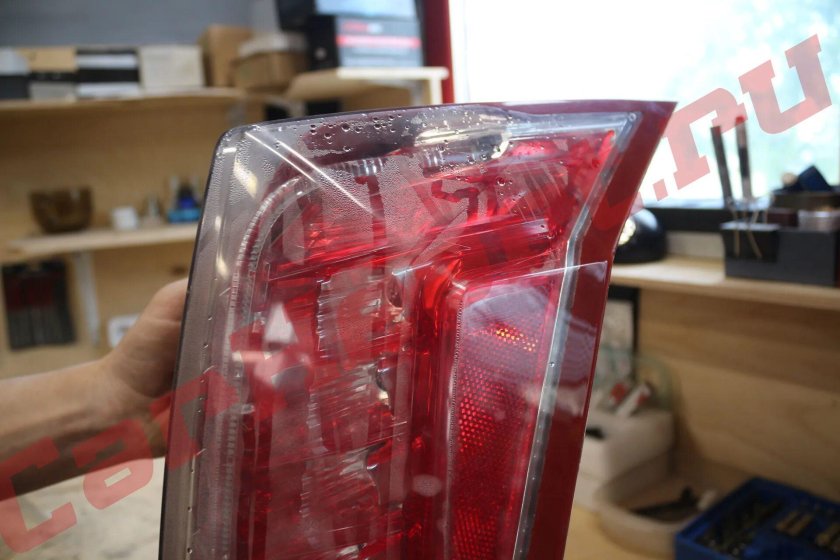 Cadillac SRX задний фонарь