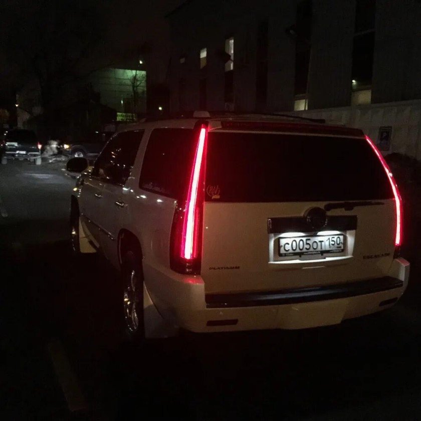 Кадиллак Эскалейд фонарь