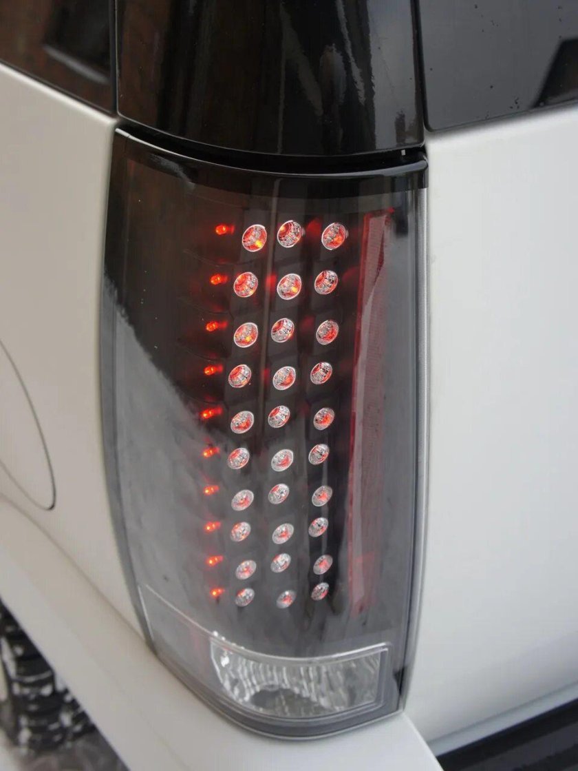 Фонарь задний Кадиллак Эскалейд 4