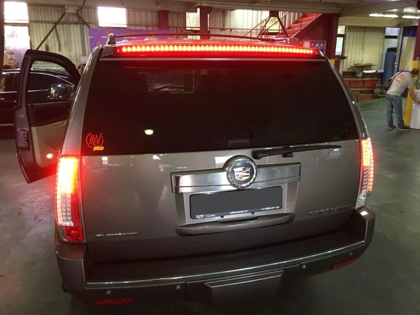 Стоп сигнал Эскалейд 4