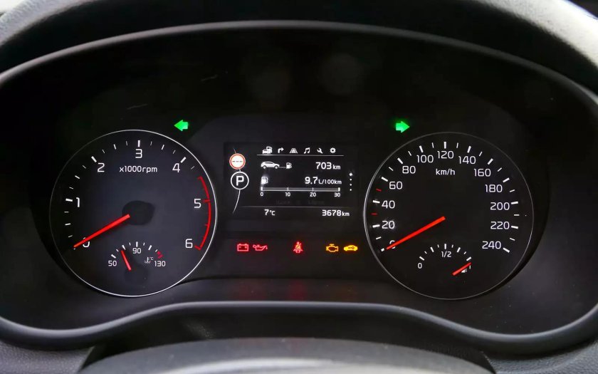 Kia Sportage 2 панель приборов