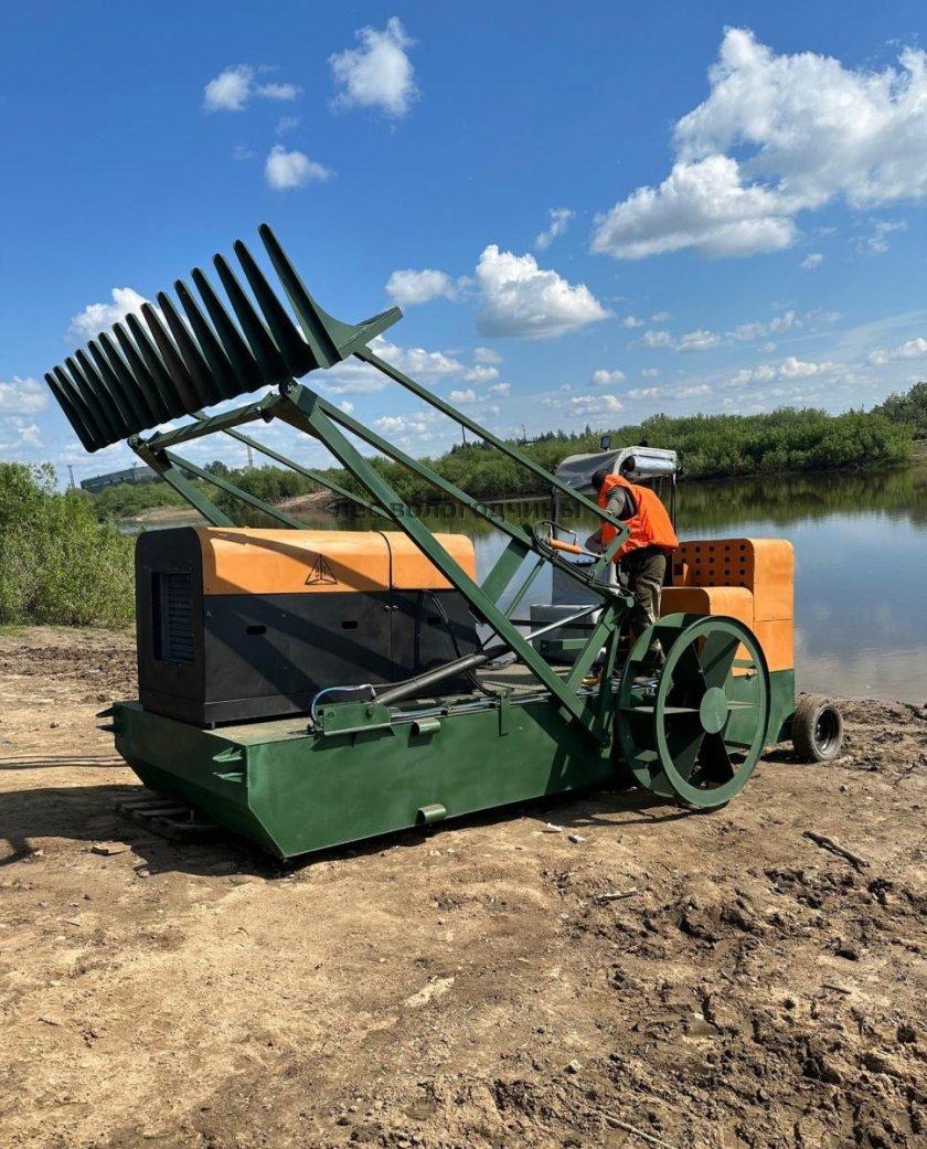 Земснаряд для очистки водоемов