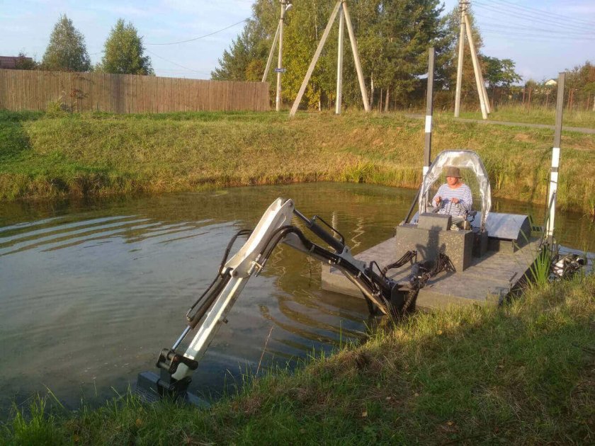 Мини земснаряд для очистки водоемов
