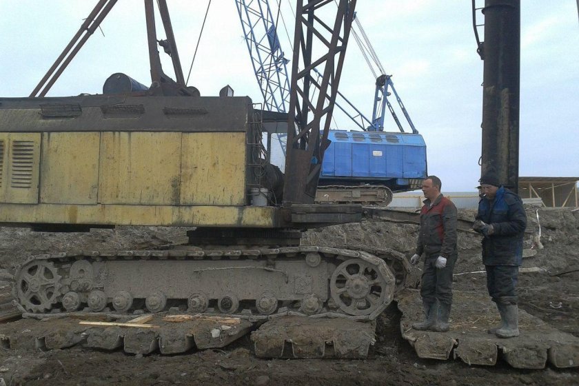 Гусеничный кран мкг-25бр