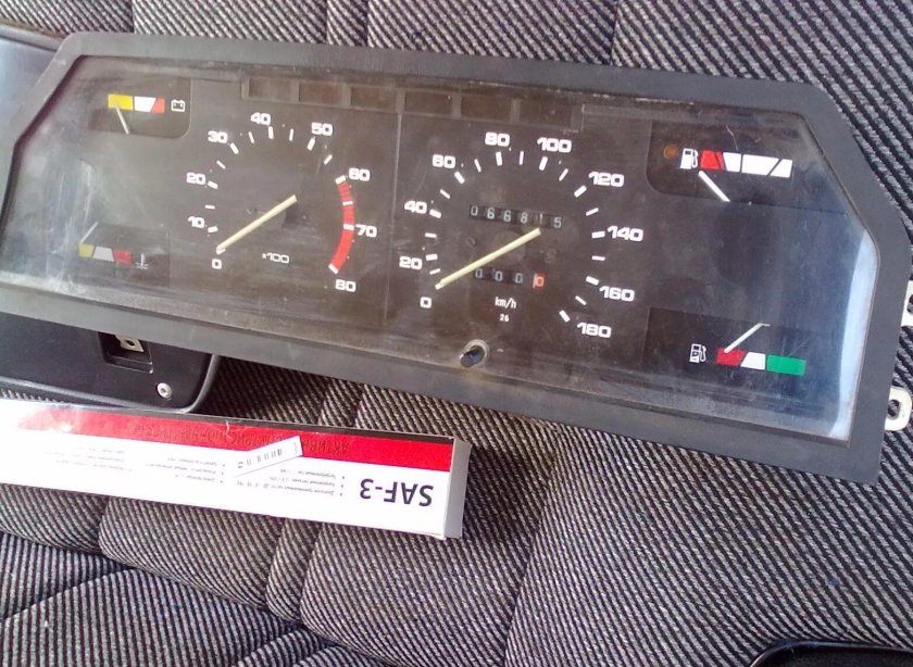 Приборная панель москвич 2141