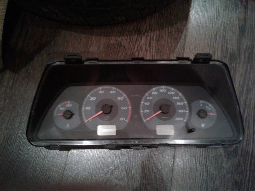 Приборка ИЖ Ода 2126