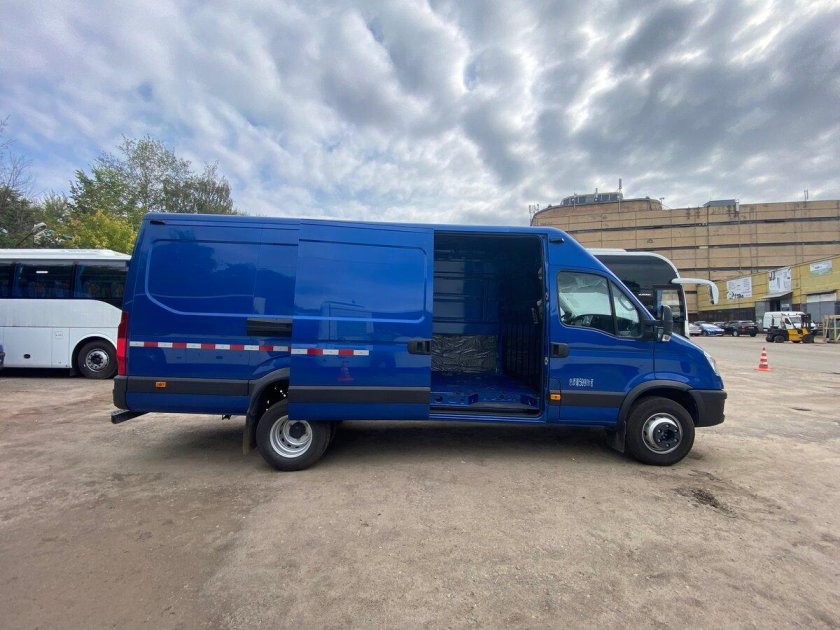 Ивеко дейли цельнометаллический фургон