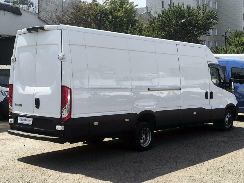 Цельнометаллические фургоны