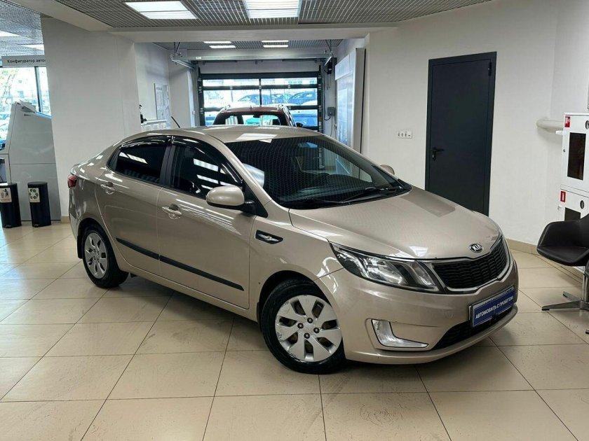Киа Рио седан бежевый