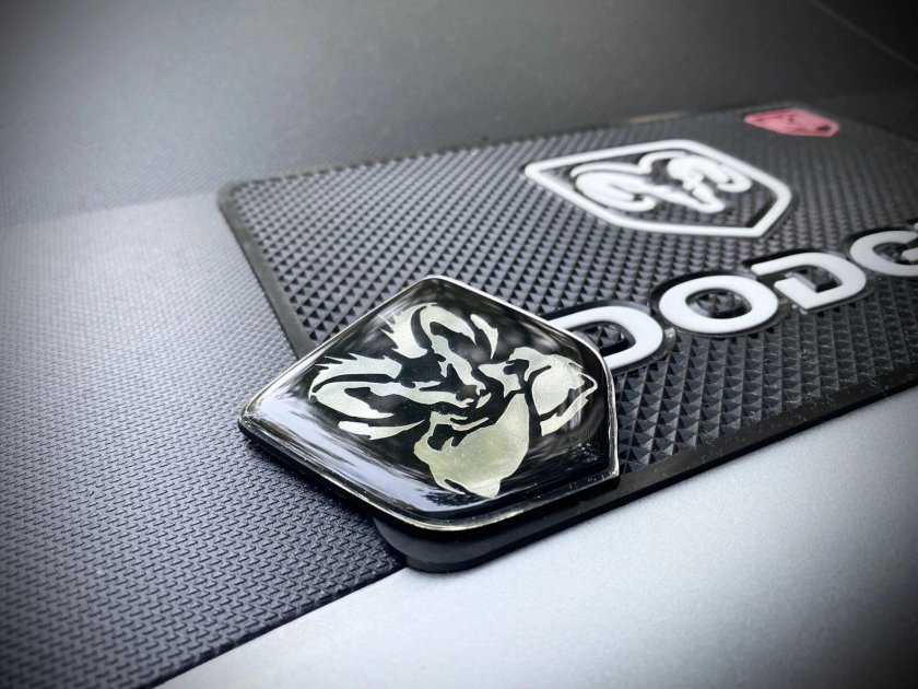 Dodge Ram шильдик 1500