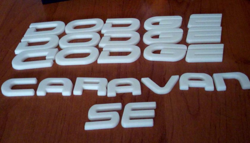 Шильдик Додж Караван на 5 дверь