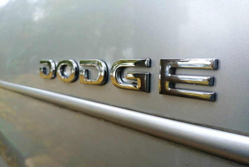 Шильдик dodge