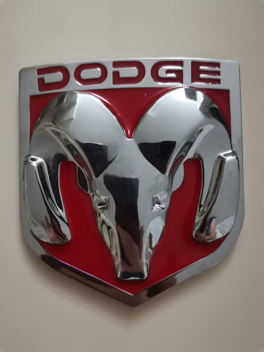 Надпись Додж