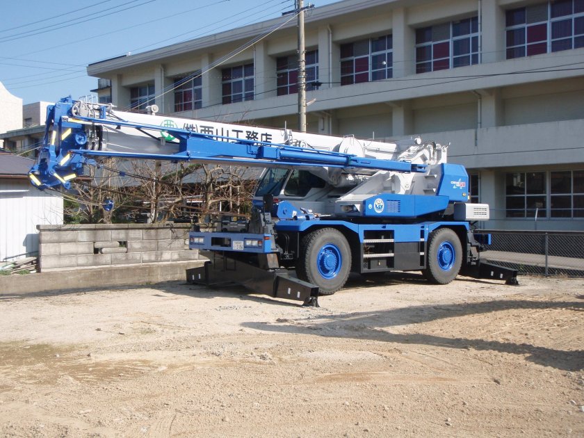 Самоходный кран Тадано 25 тонн