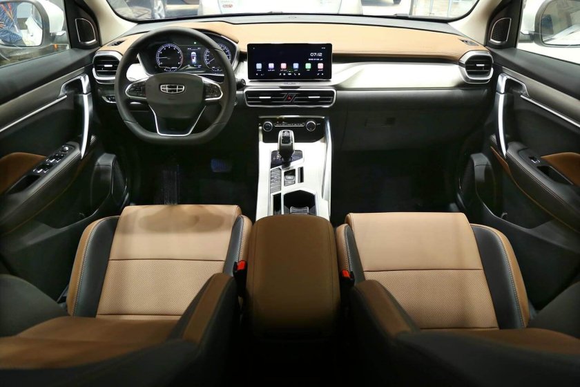 Geely Coolray салон