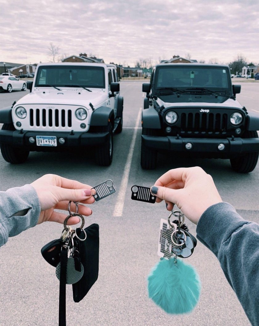 Фотосессия с двумя машинами