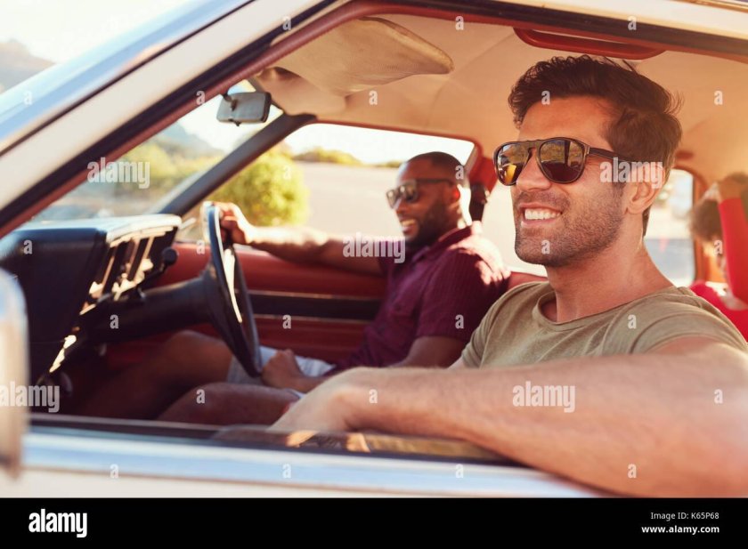 Два друга в машине