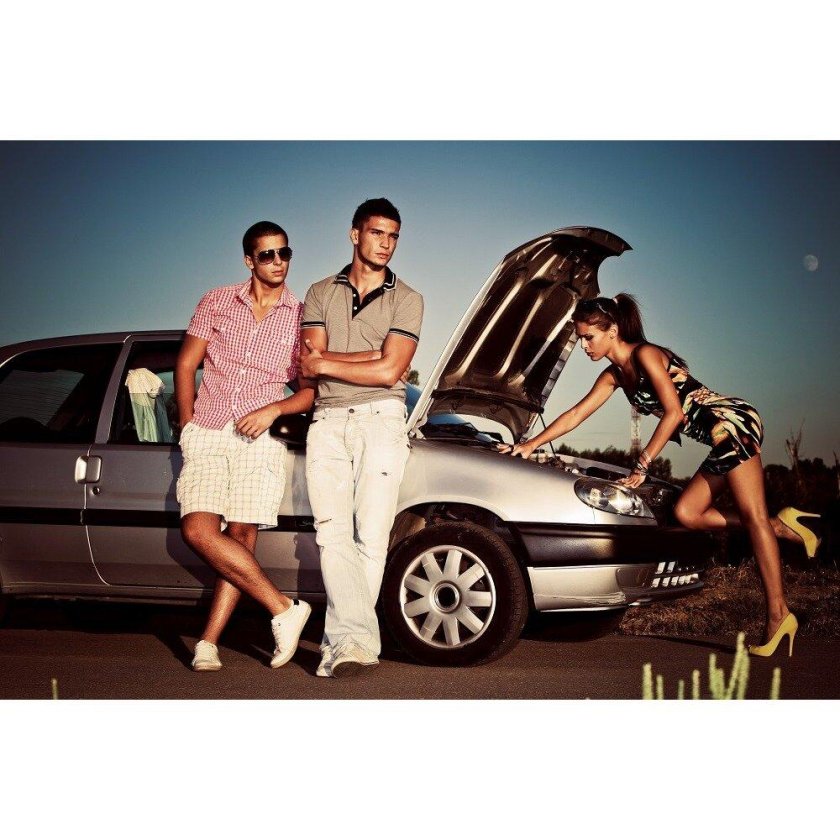 Фотосессия пары с машиной