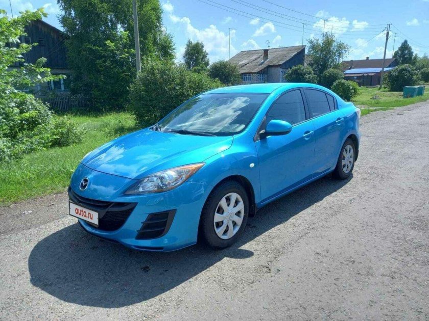 Мазда голубая