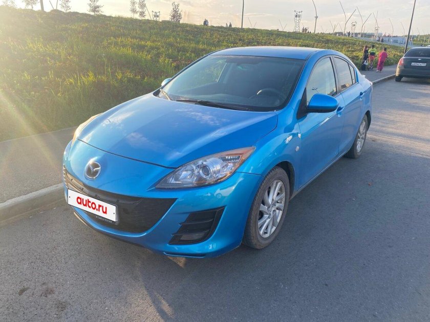 Мазда 3 2011 голубая седан