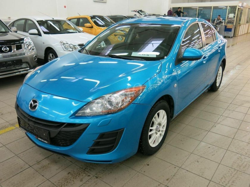 Мазда 3 голубая седан