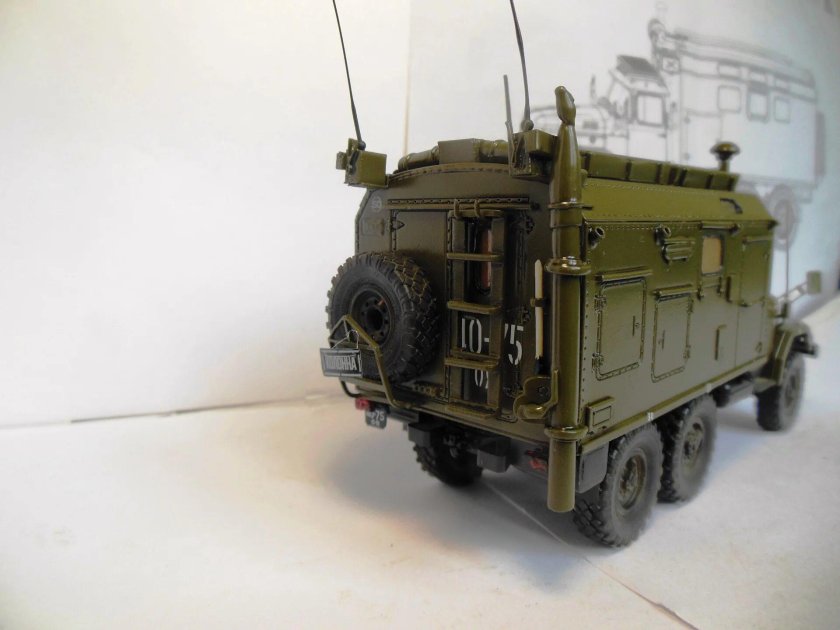 ЗИЛ 131 радиостанция р-161