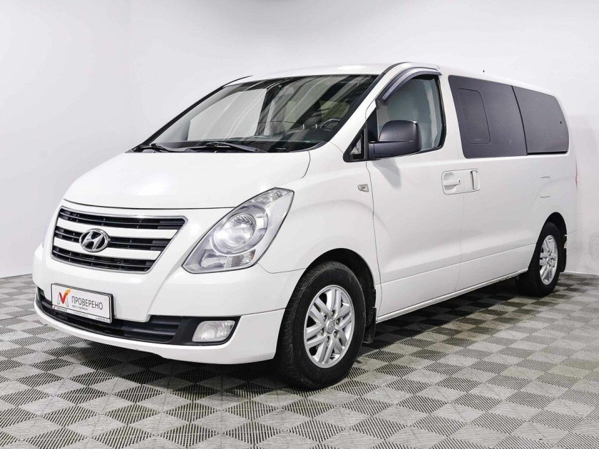 Белый минивэн