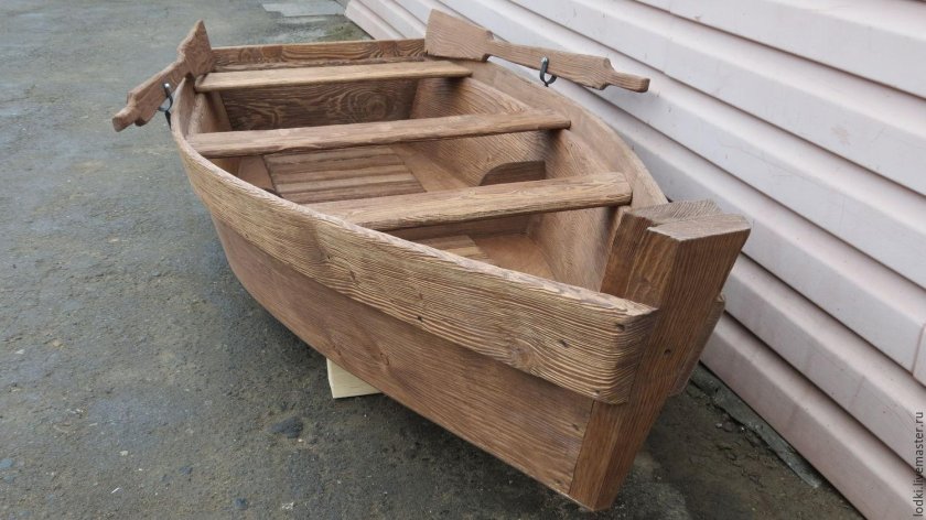 Лодка деревянная
