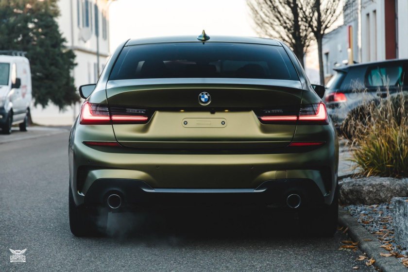 БМВ g20 зеленая