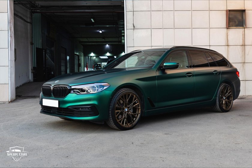 BMW G 30 матовый зелёный