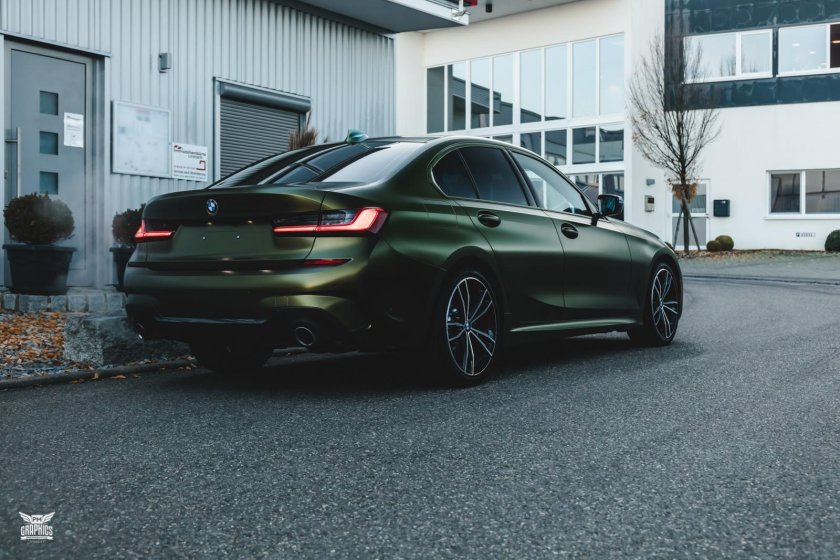 БМВ g20 зеленая