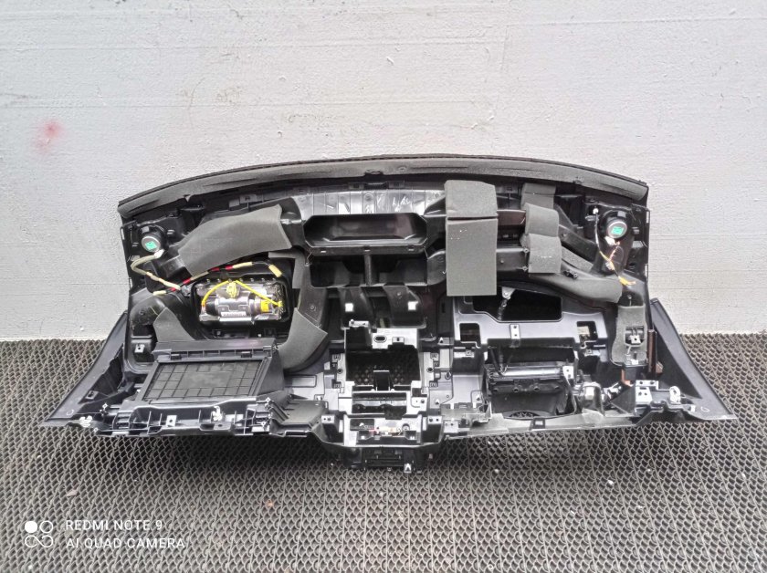 Центральный динамик в торпеда Mazda CX-5 2016