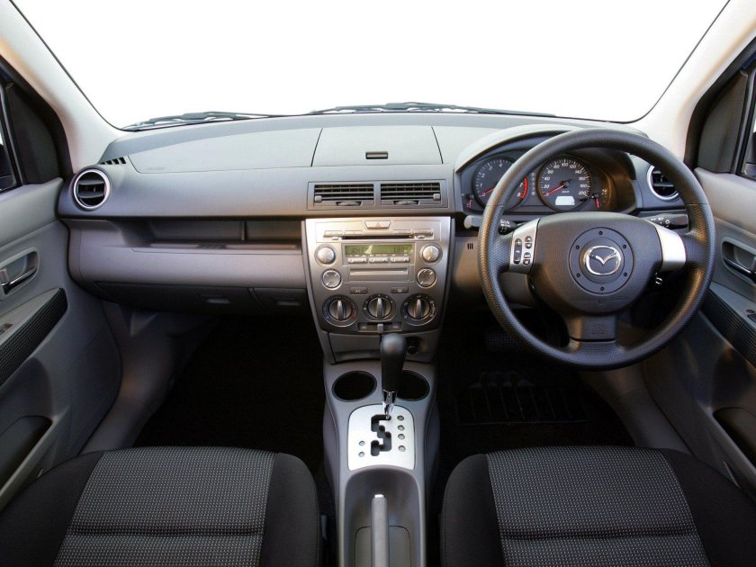 Mazda Demio 2003 салон