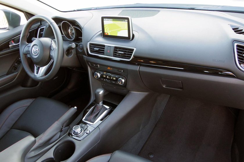 Мазда 3 седан салон