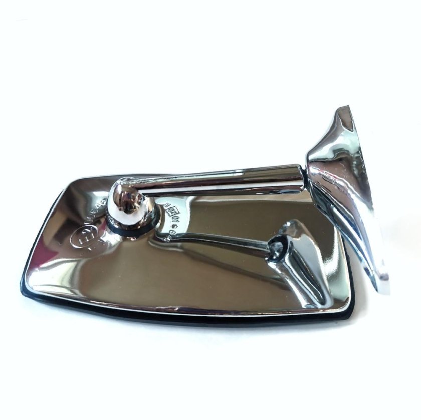 Хромированное ретро зеркало на автомобиль